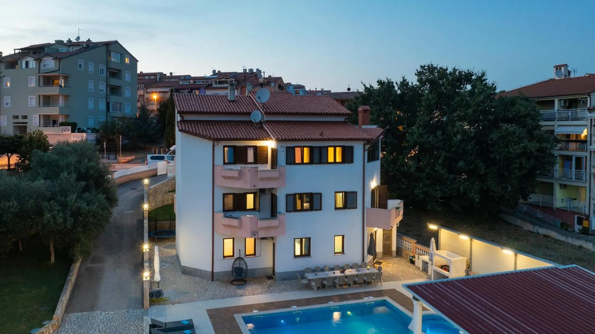 Villa Lealeana contacts